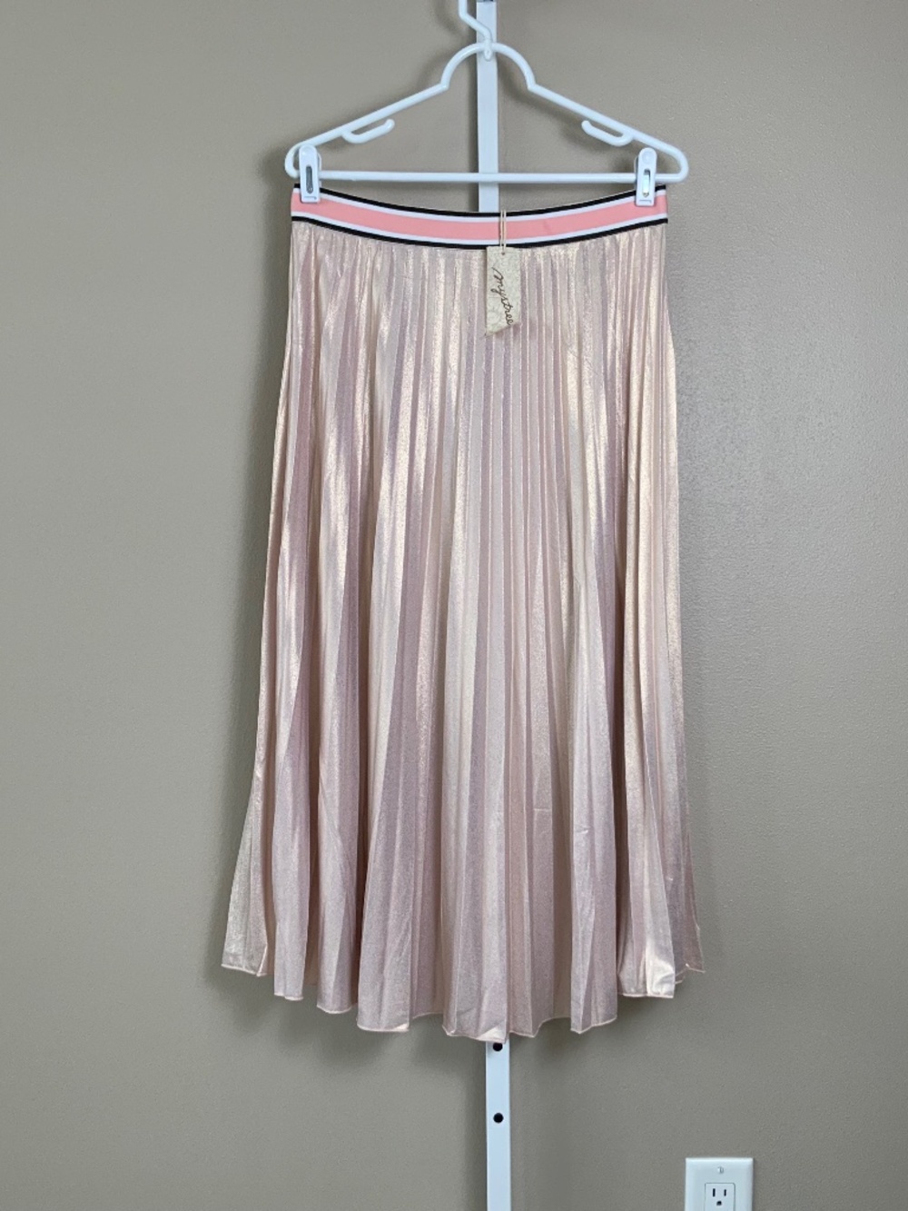 Mystree Pleated Shimmer Elastic Waist Midi Skirt